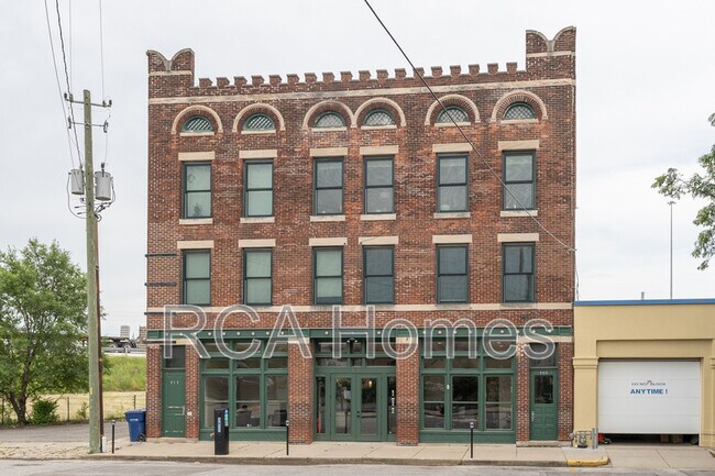 Building Photo - 909 Massachusetts Ave
