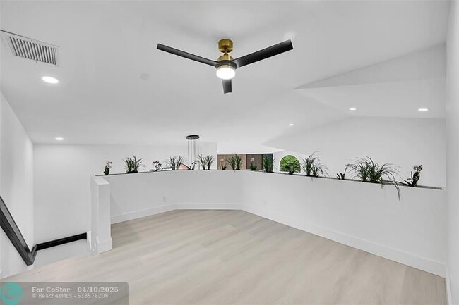 Building Photo - 6488 Via Rosa