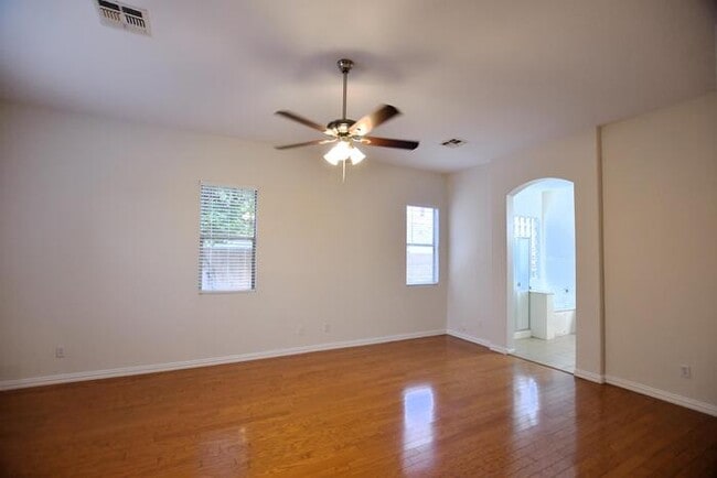 Building Photo - 1646 E Hawken Pl
