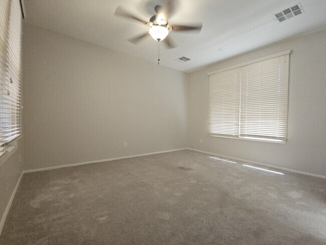 Building Photo - MOVE-IN READY HOME IN COOLEY STATION!