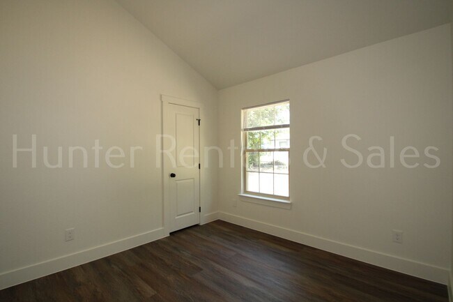 Building Photo - 1809 Elkins Ave