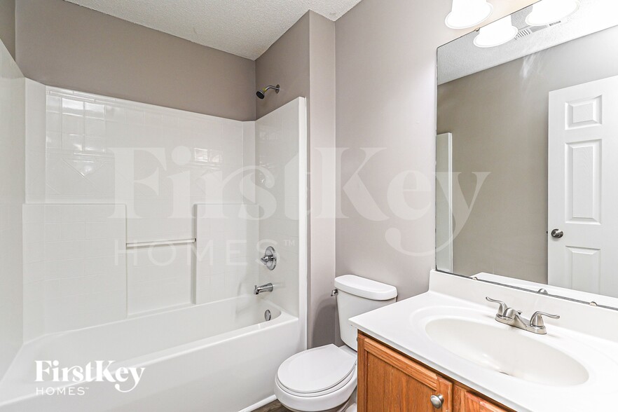 Building Photo - 933 Milkwood Ln