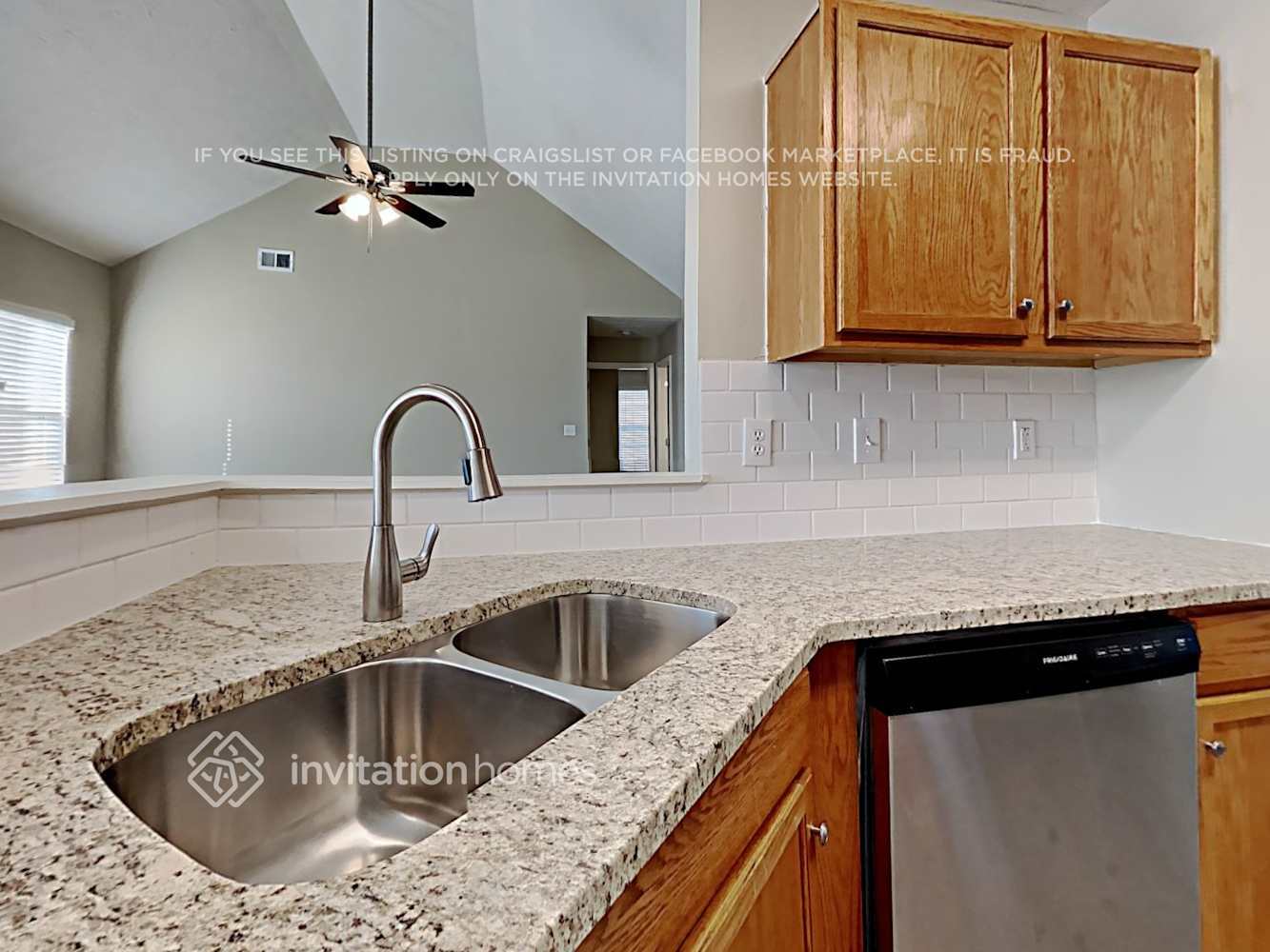 Building Photo - 321 St Charles Ave