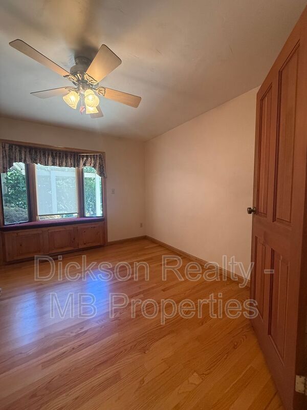 Building Photo - 2845 Glenwood Ct