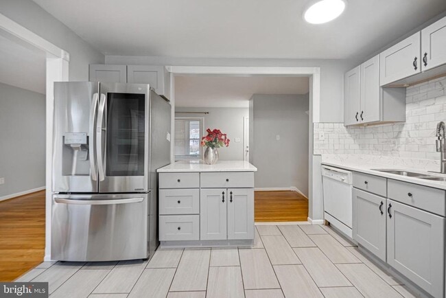 Building Photo - 4111 Landgreen St