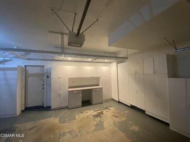 Building Photo - 3014 Sleepy Hollow St
