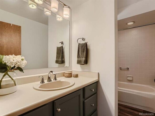 Building Photo - 7420 E Quincy Ave