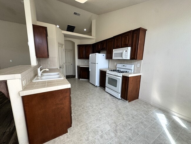 Building Photo - 10824 N Bunker Hill Dr