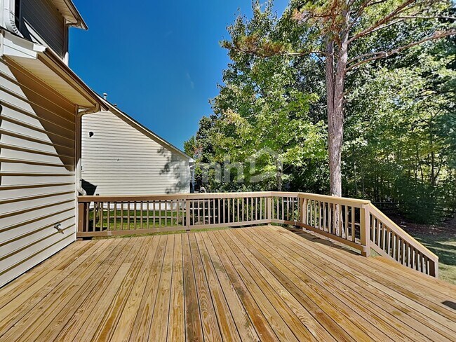 Building Photo - 1015 Farmingham Ln