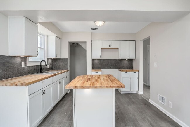 Building Photo - Completely remodeled 3 bed/1 bath Single F...