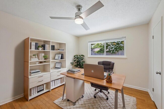 Building Photo - 2717 Charlesworth Dr