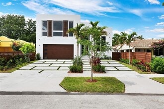 Building Photo - 1615 NE 3rd Ct