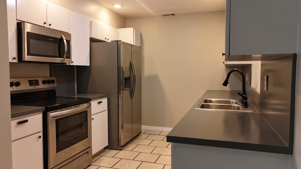 Kitchen - 2830 NW 209th Terrace