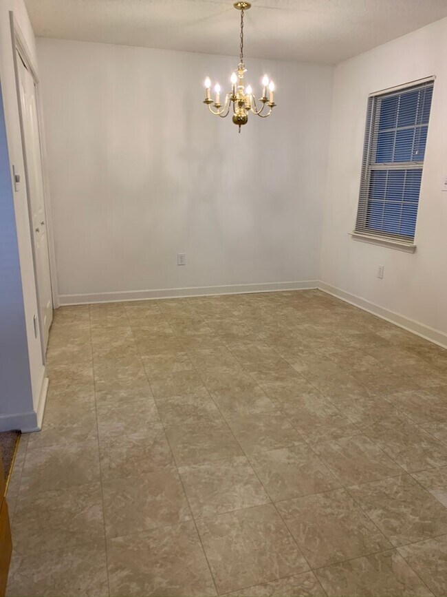 Building Photo - 163 Clusters Cir