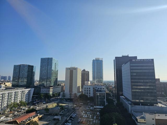 Building Photo - 3223 W 6th St