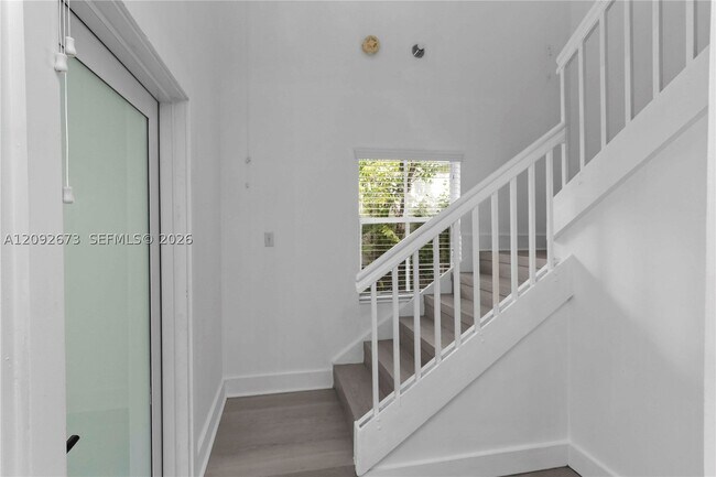 Building Photo - 3625 SW 37th Ave