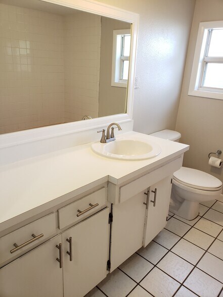 Building Photo - 939 E Bella Vista St