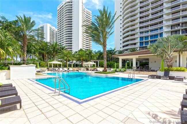 Building Photo - 2800 Island Blvd