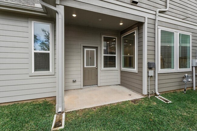 Building Photo - 120 Red Cascade Trl