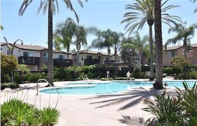 Building Photo - Beautiful and Spacious 3 Bedroom 2.5 Bath ...