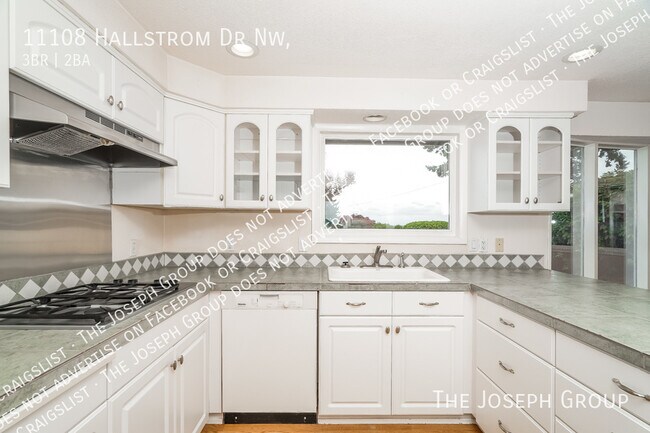 Building Photo - 11108 Hallstrom Dr