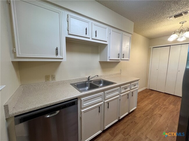 Building Photo - 1524 Shannon Cir