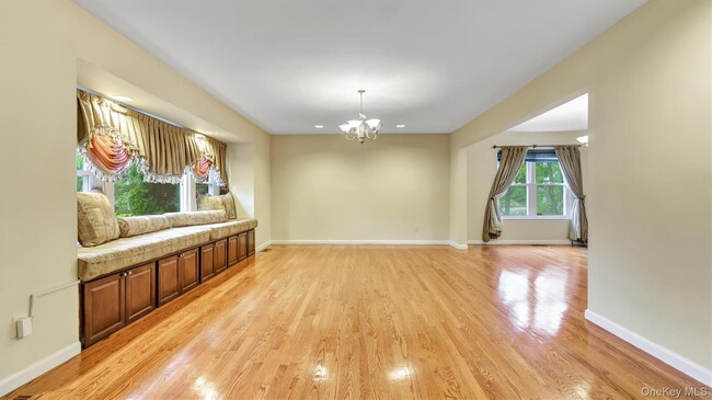 Building Photo - 47 Carriage Rd