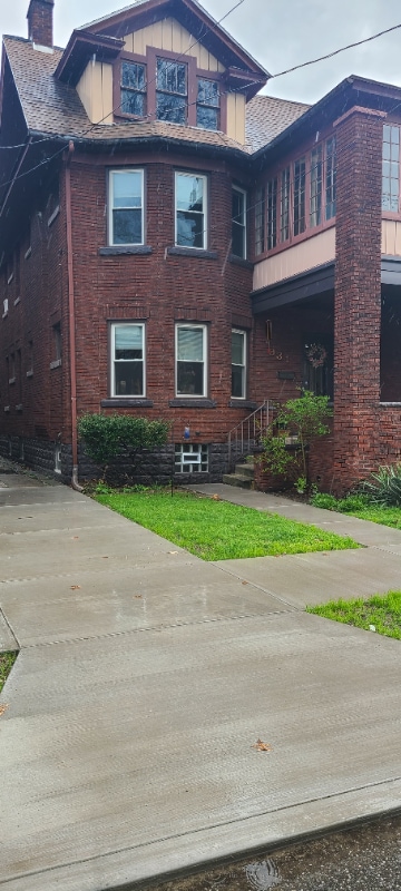 Building Photo - 933 W 9th St