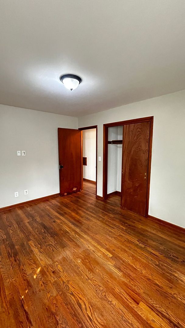 Building Photo - 8907 W Hampton Ave