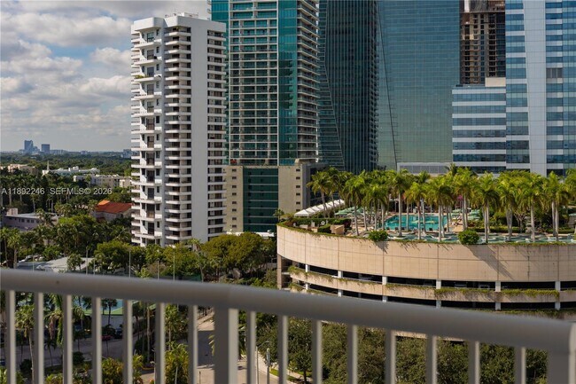 Building Photo - 1420 Brickell Bay Dr
