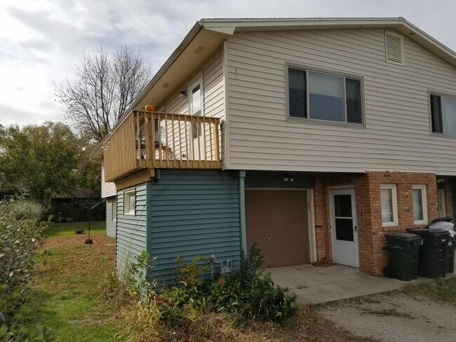 Primary Photo - 1630 Lloyd Ln