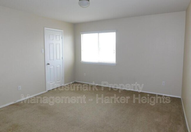 Building Photo - 6202 Suellen Ln