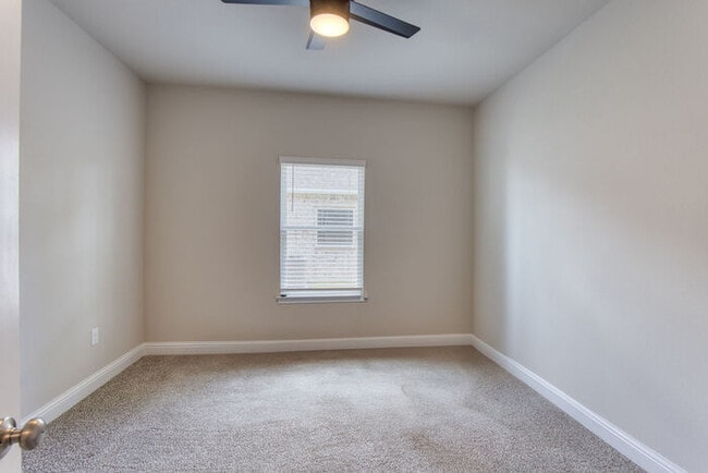 Building Photo - 5458 Leeds Ln