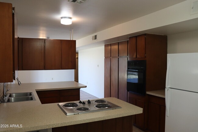 Building Photo - 517 Phillip Dr