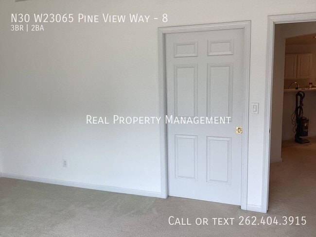 Building Photo - N30 W23065 Pine View Way-8
