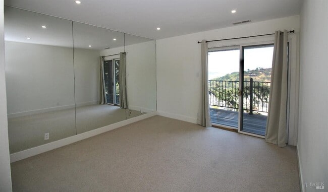 Building Photo - 201 Cleveland Ct