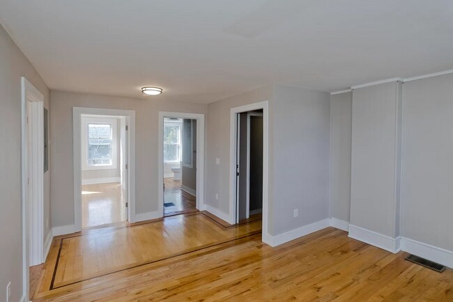 Building Photo - 13 Hampden St