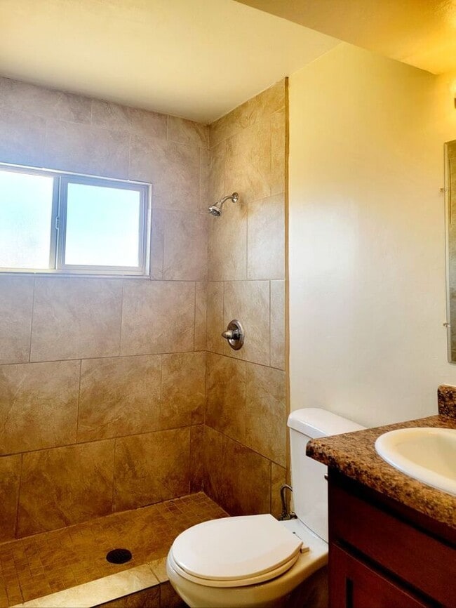 Building Photo - Spacious 2-Bed, 1-Bath Home | Large Shared Yard & Prime Commuter Access