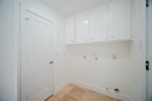Building Photo - 4815 Caris St