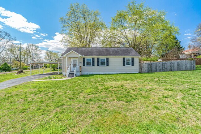 Building Photo - 3701 Vera Dr