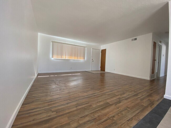 Building Photo - 2017 Murchison Dr