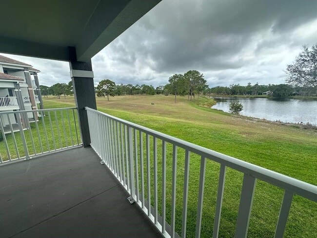 Building Photo - 13929 Fairway Island Dr
