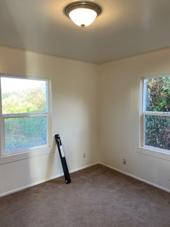 Building Photo - Nice updates in this 2 / 1 house with 2 ca...