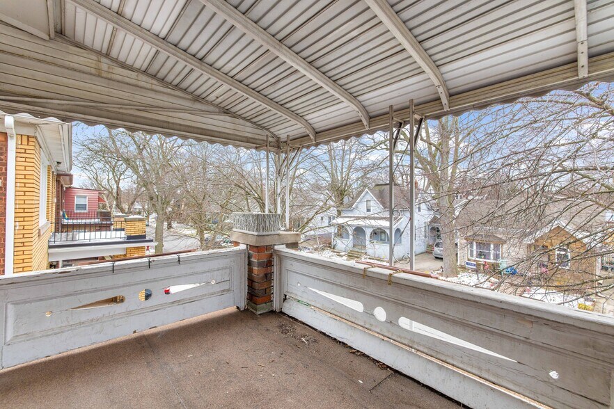 Building Photo - 966 Beaconsfield Ave