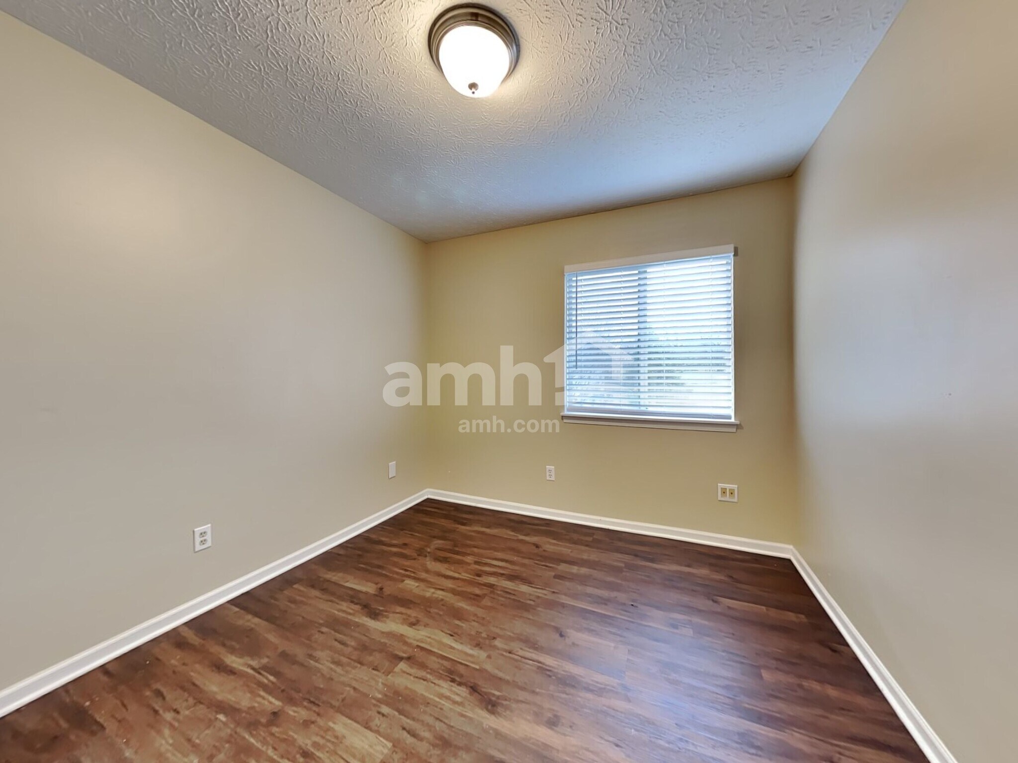 Building Photo - 3516 High Creek Dr