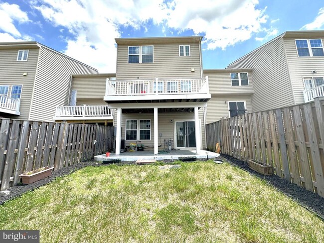 Building Photo - 25795 Clairmont Manor Square