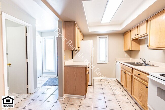 Building Photo - 15030 Tally Ho Dr