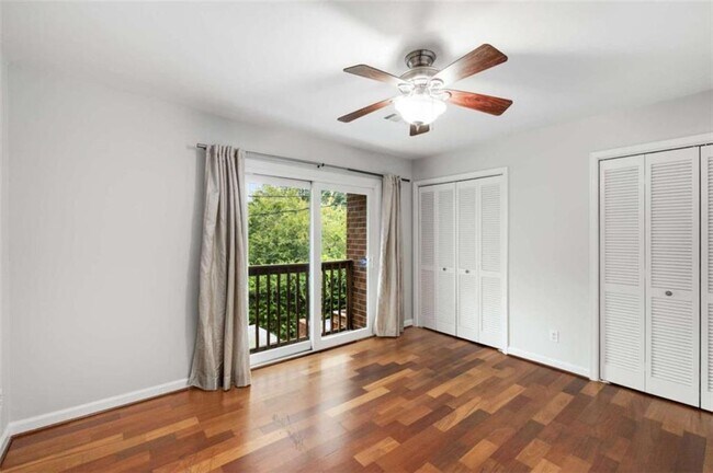 Building Photo - 654 Cleburne Terrace NE