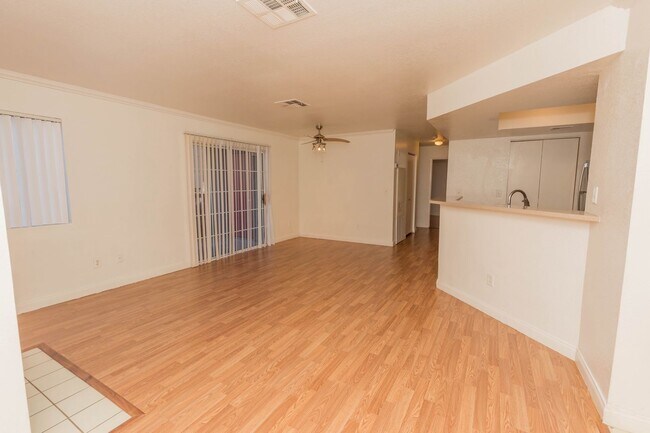 Building Photo - - Available 2 Bedroom Downstairs Condo at ...