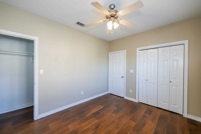 Building Photo - 2445 Monarch Dr